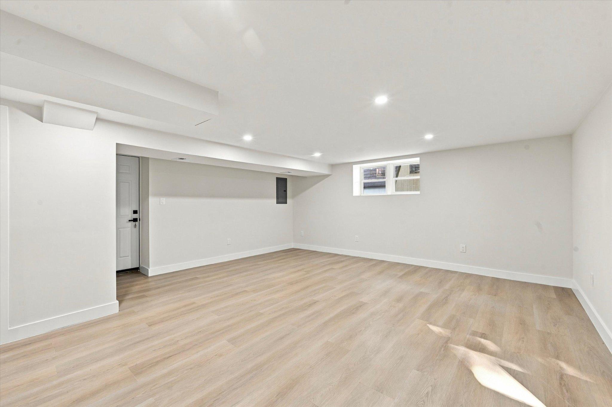 609 E Hortter Pl Property Photo 32