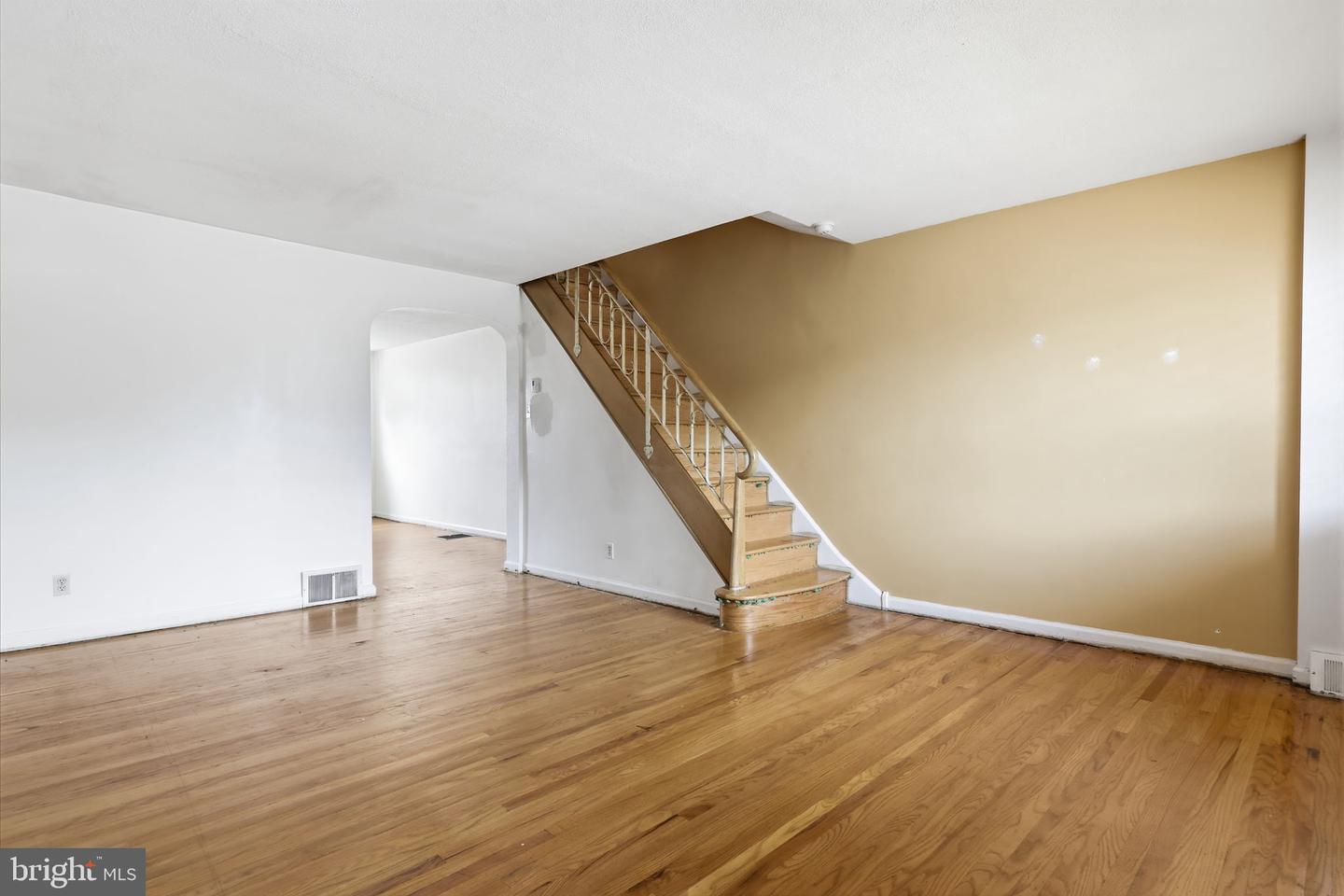 106 E Cheltenham Ave Property Photo 5