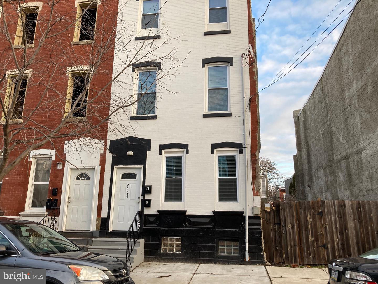 2225 W THOMPSON ST #B Property Photo 1