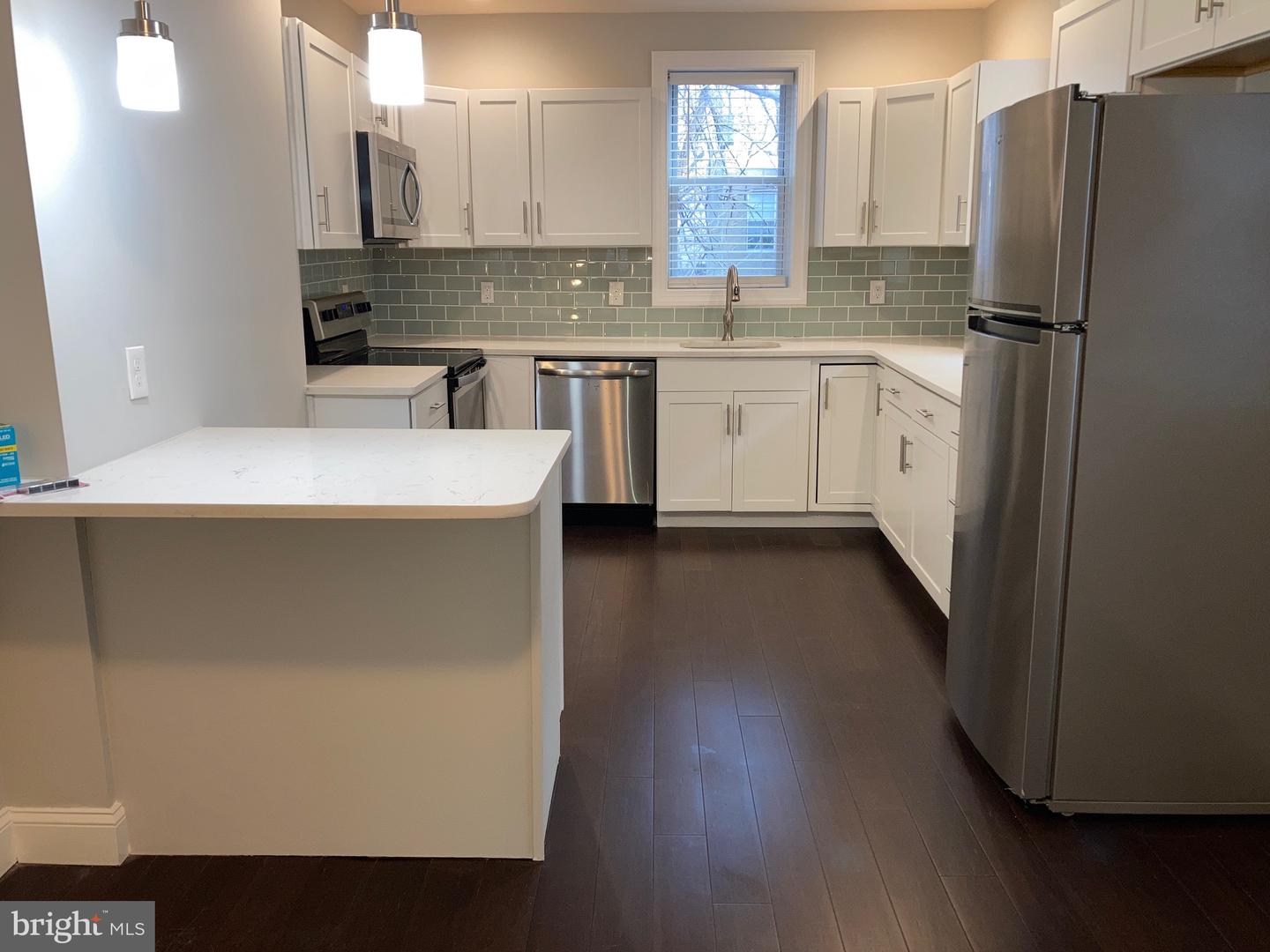 2225 W Thompson St #b Property Photo 15