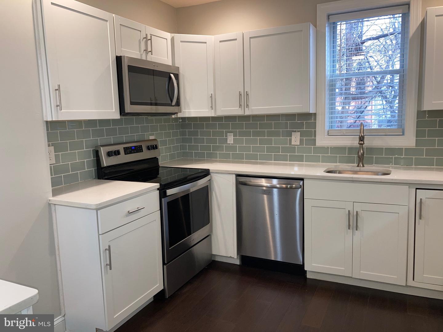 2225 W Thompson St #b Property Photo 16