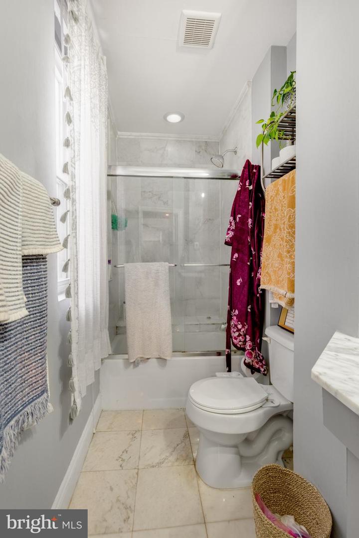 1341 Lombard St #2 Property Photo 18