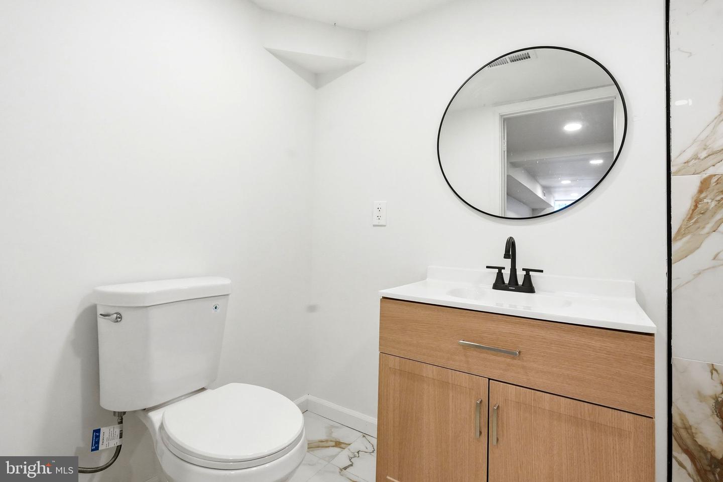 5919 N Hutchinson St Property Photo 17