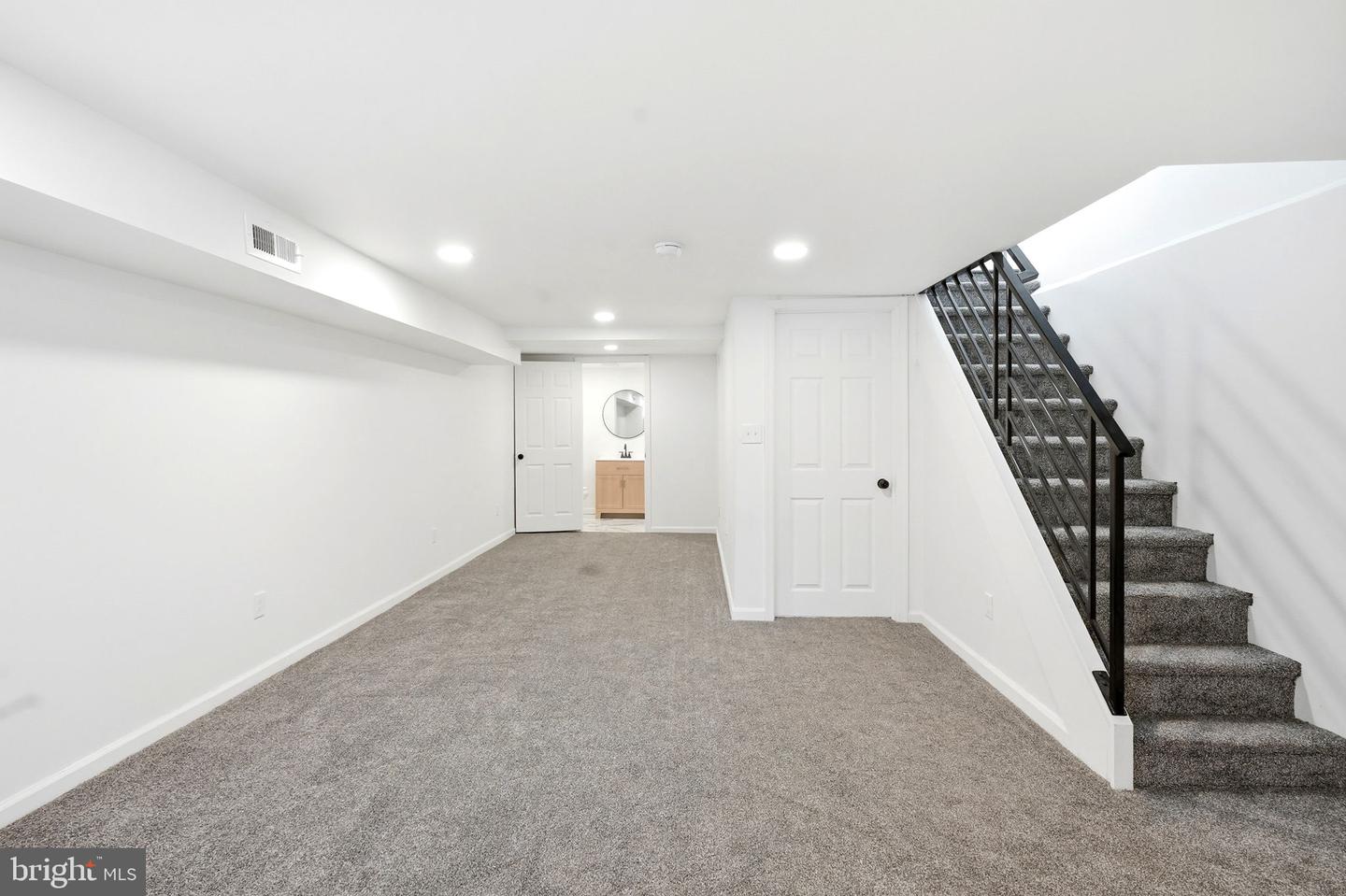 5919 N Hutchinson St Property Photo 20