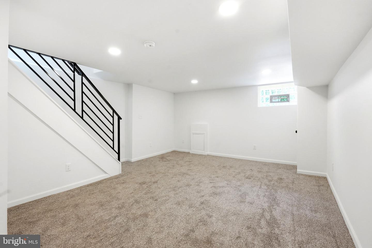 5919 N Hutchinson St Property Photo 22