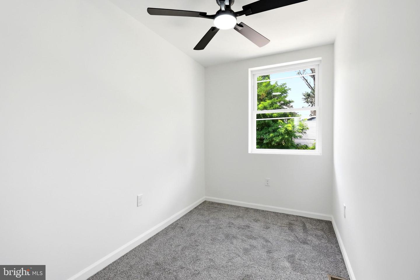 5919 N Hutchinson St Property Photo 35