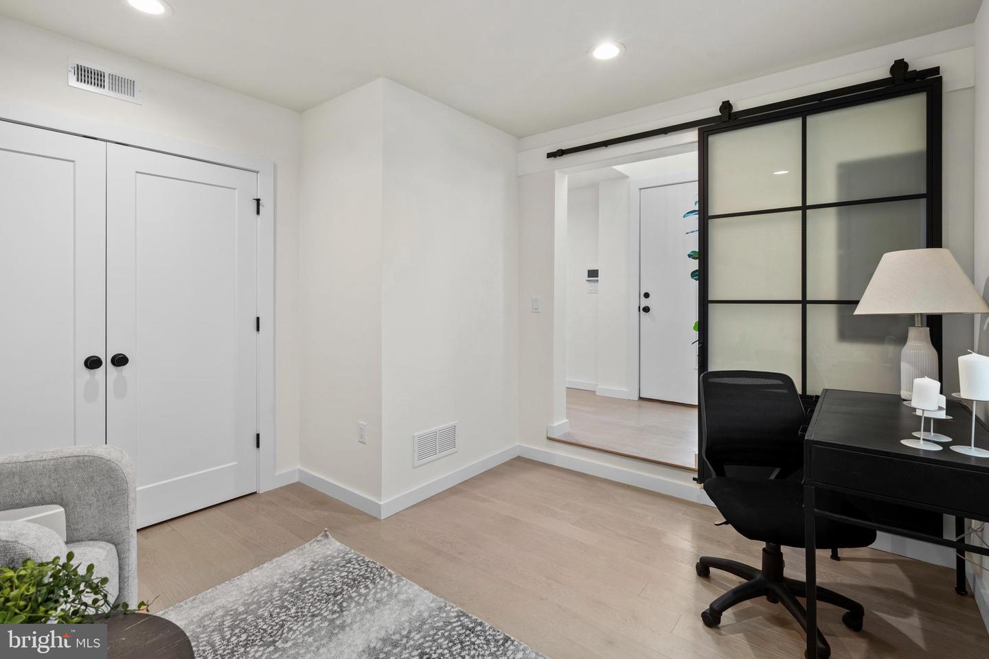 616 Brenna Walk Property Photo 4