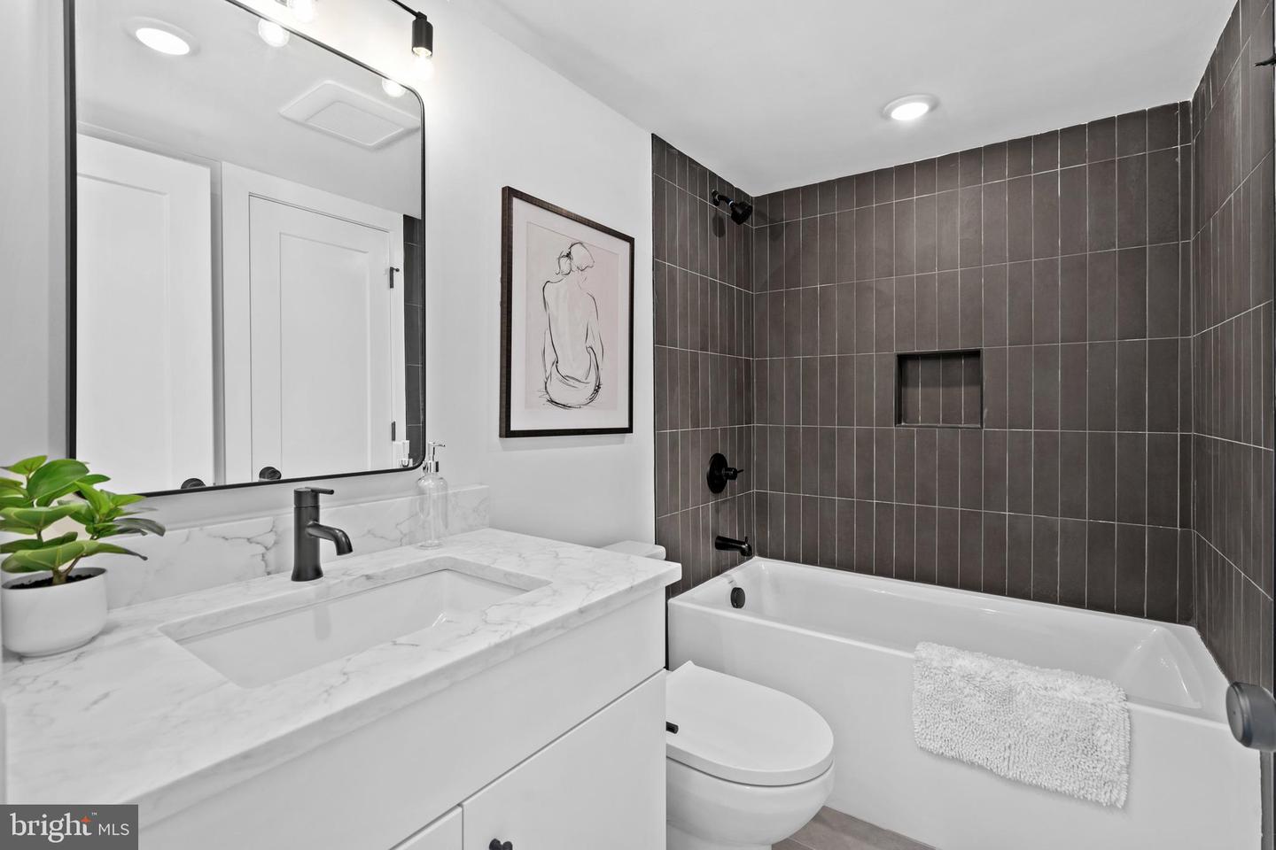 616 Brenna Walk Property Photo 17