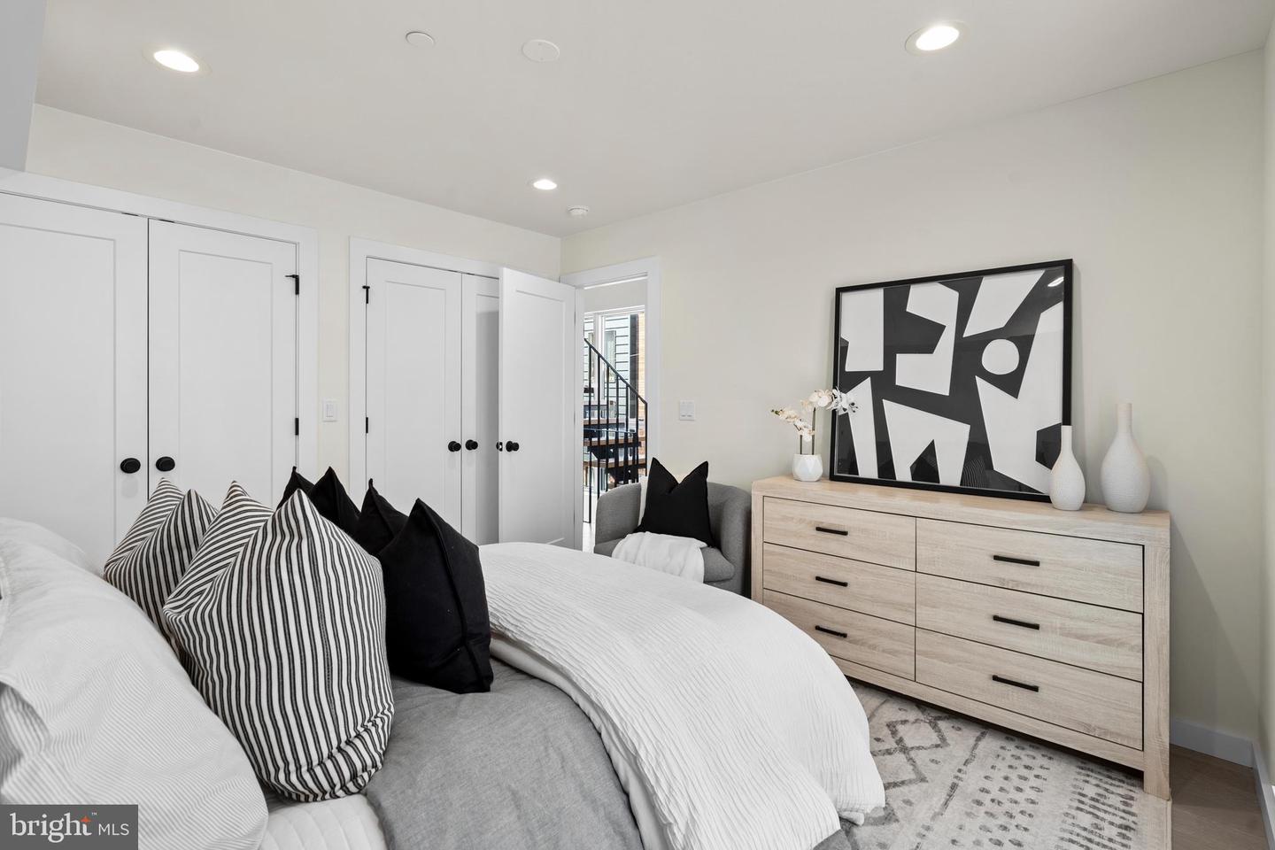 616 Brenna Walk Property Photo 22