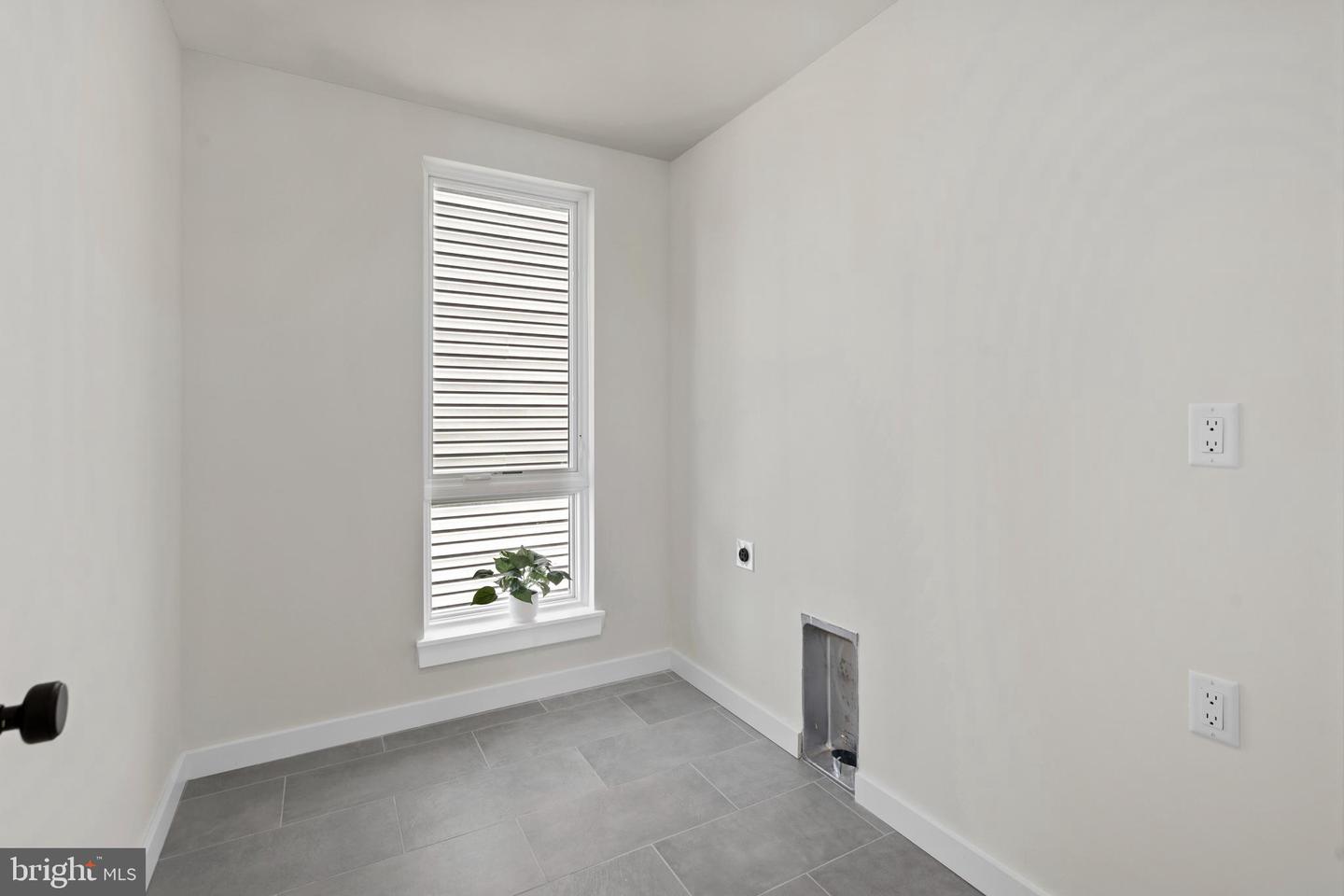 616 Brenna Walk Property Photo 23