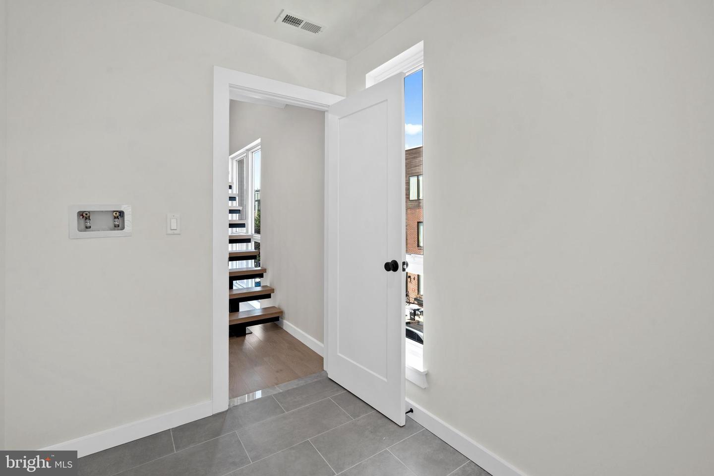 616 Brenna Walk Property Photo 24