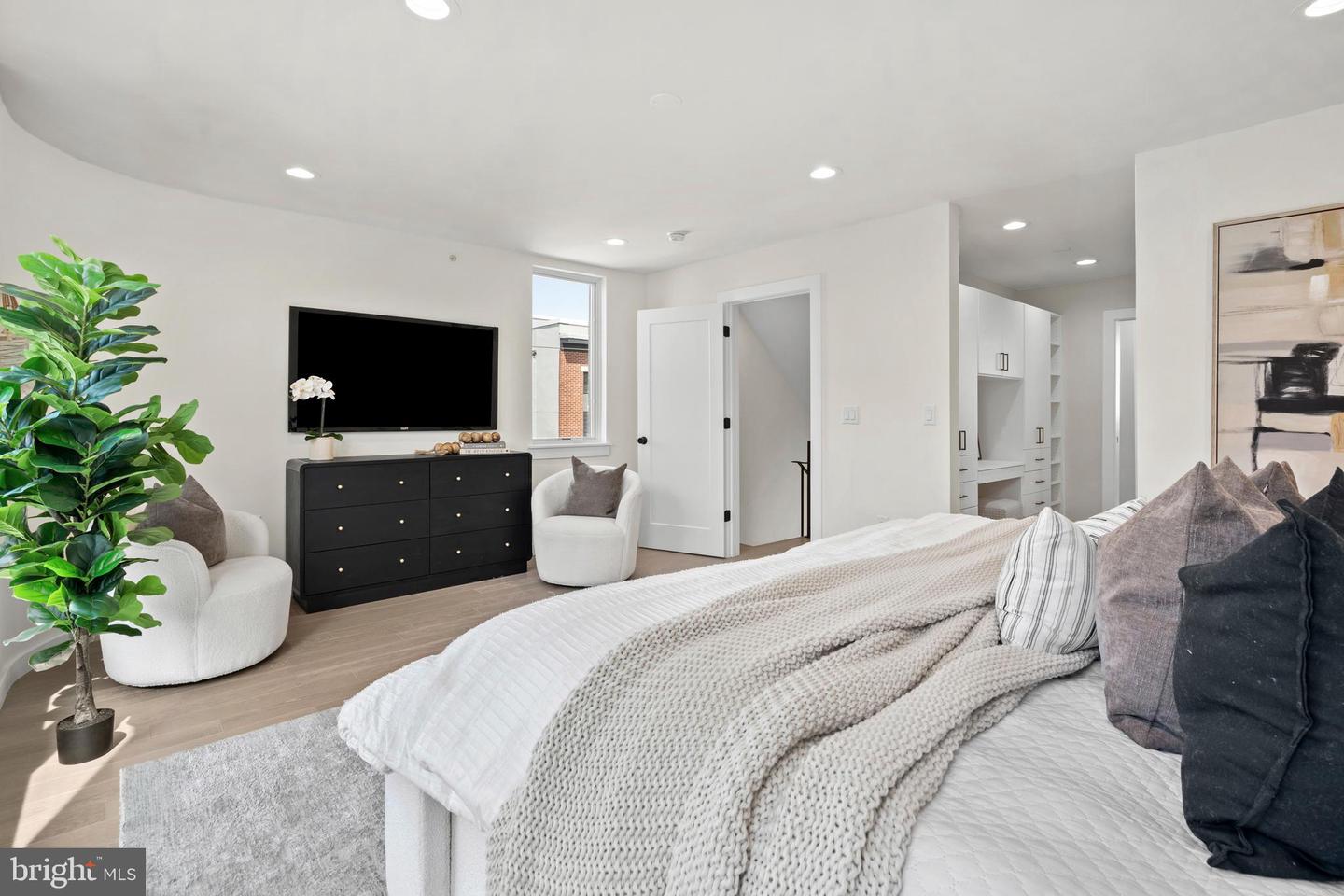 616 Brenna Walk Property Photo 26