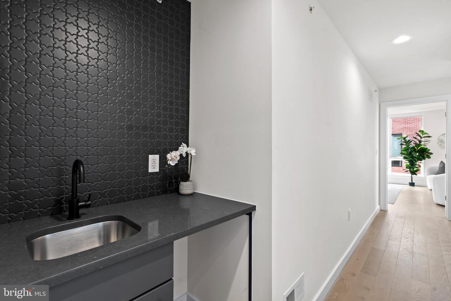 616 Brenna Walk Property Photo 35
