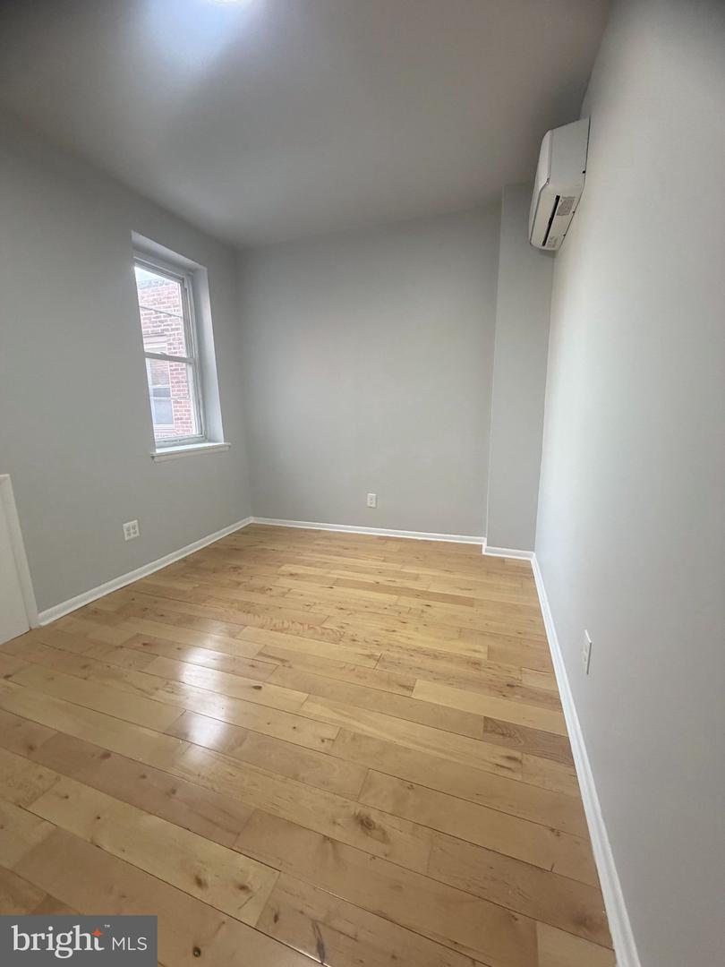 975 N Lawrence St #c Property Photo 4