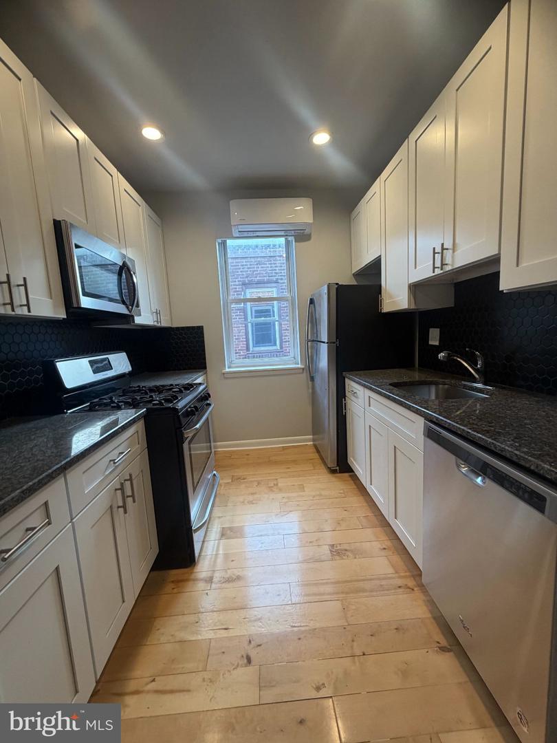 975 N Lawrence St #c Property Photo 8
