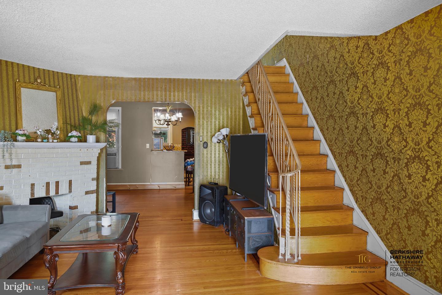 5346 Large St Property Photo 3
