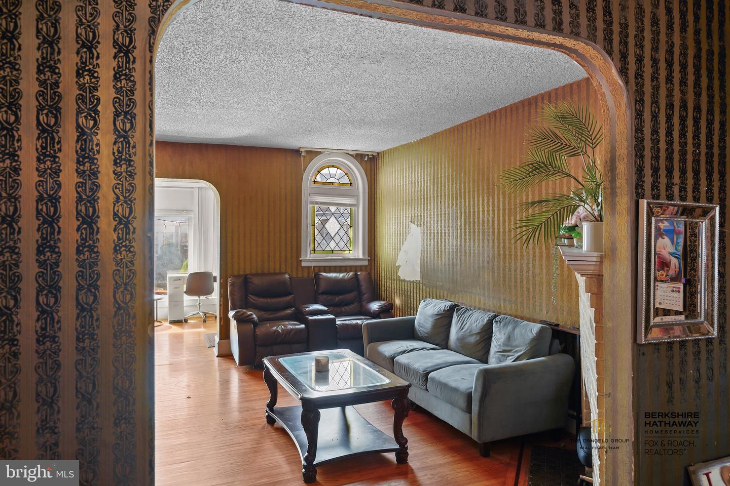 5346 Large St Property Photo 5