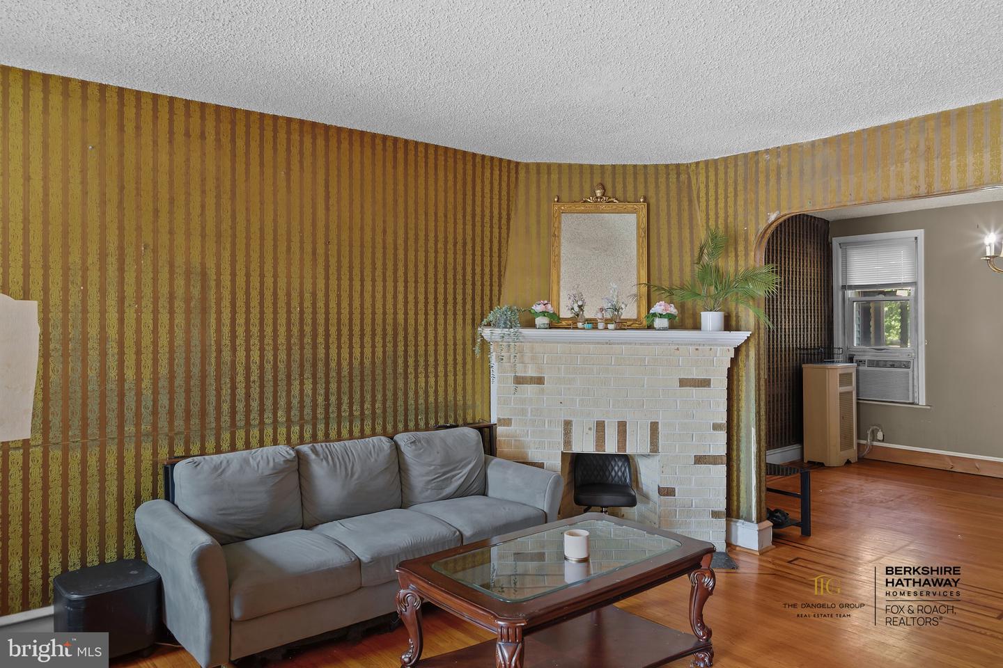 5346 Large St Property Photo 6