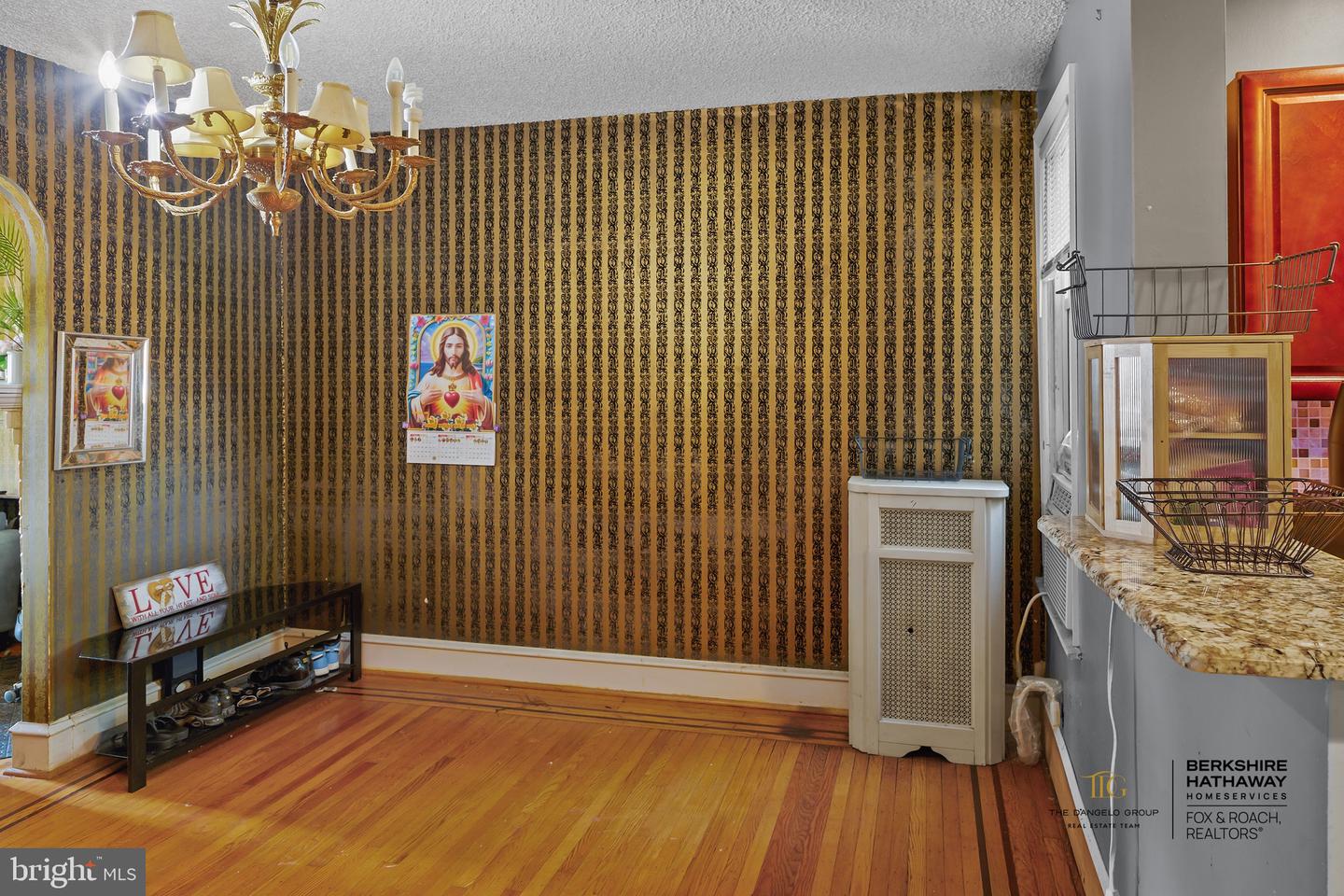 5346 Large St Property Photo 8