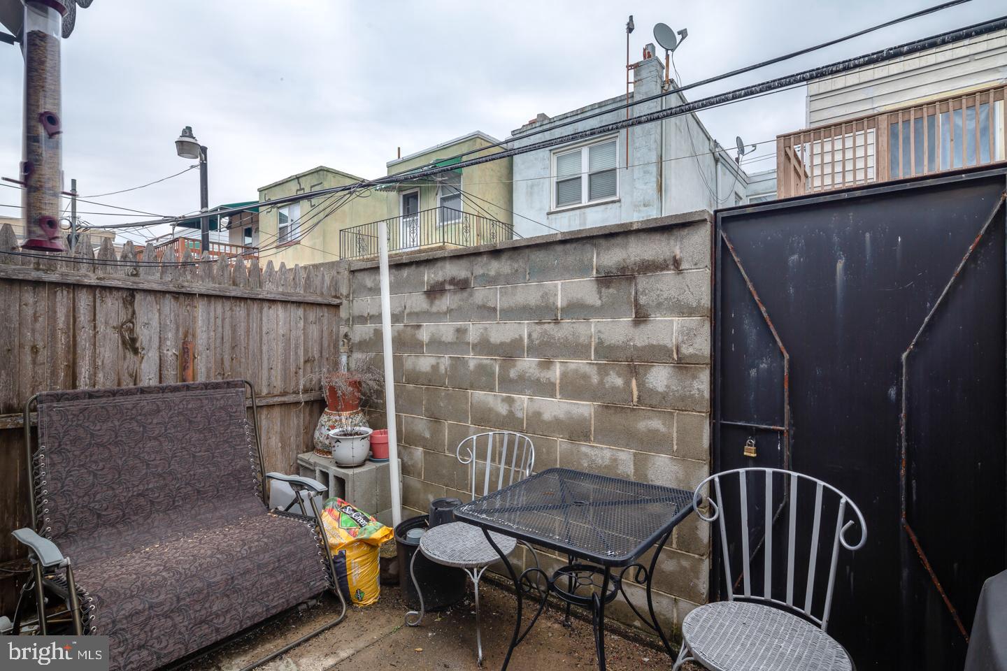 2231 S Clarion St Property Photo 8