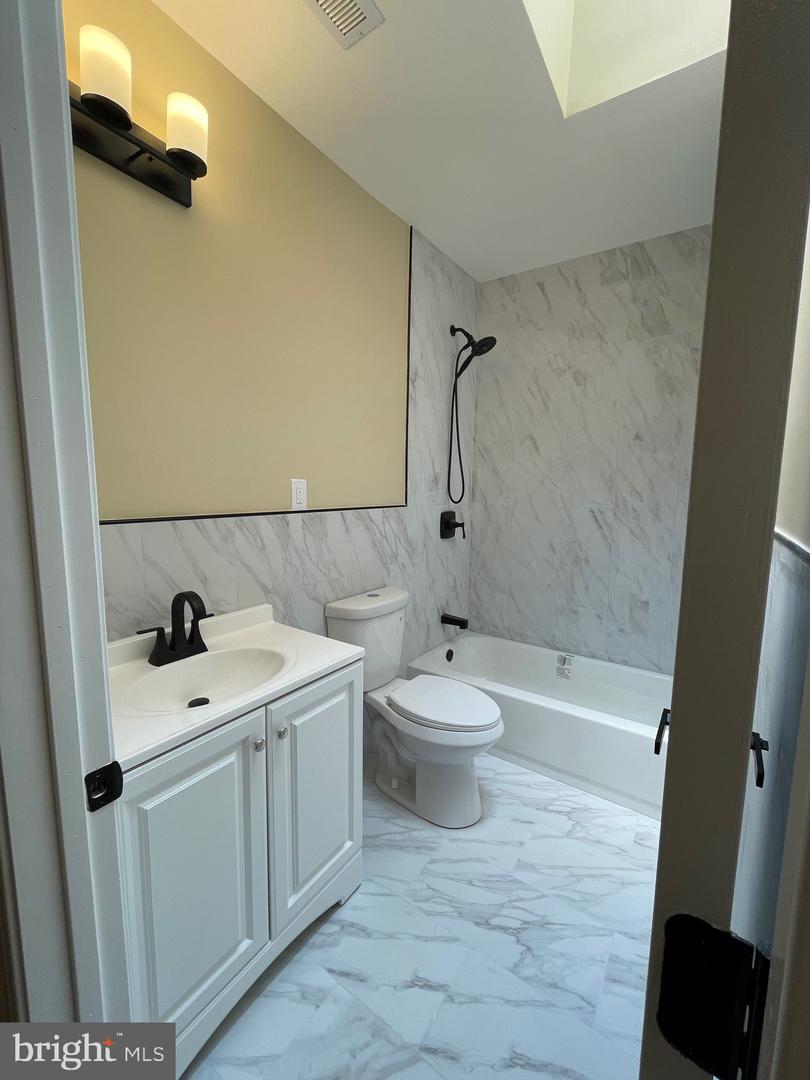5730 Kemble Ave Property Photo 13