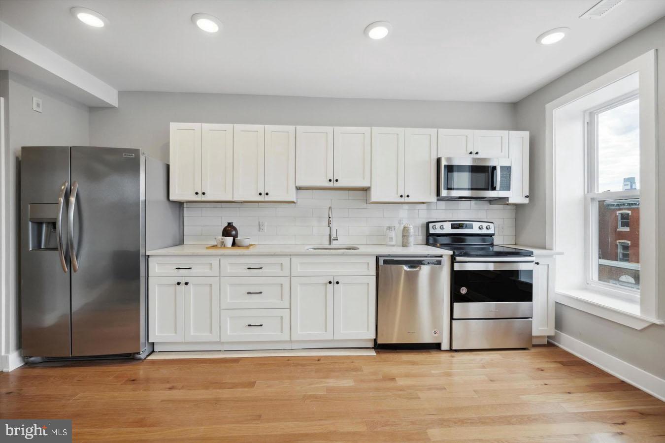 2827 W Girard Ave #unit 2 Property Photo 1