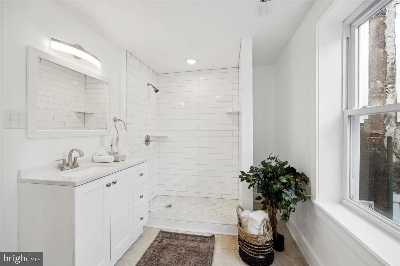 2827 W Girard Ave #unit 2 Property Photo 3
