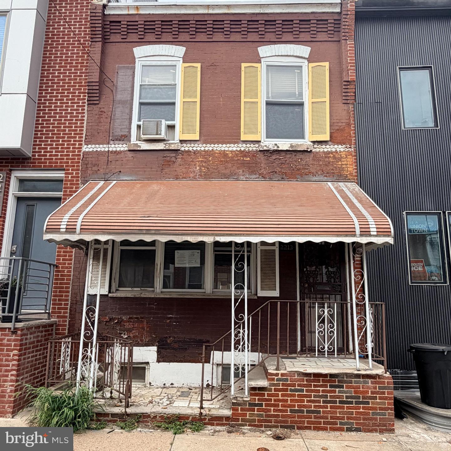 2213 LATONA ST Property Photo 1