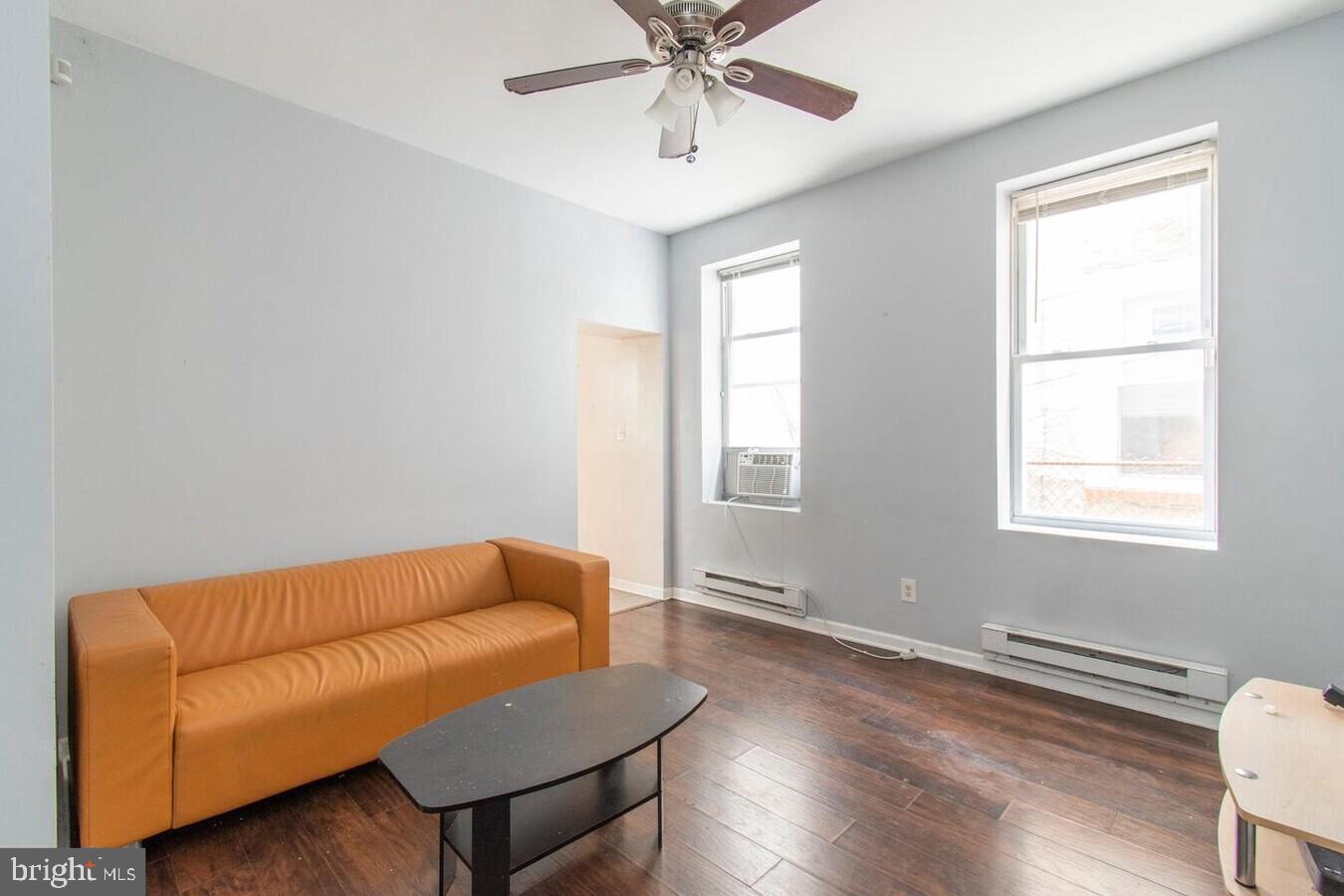 1613 W Diamond St Property Photo 3