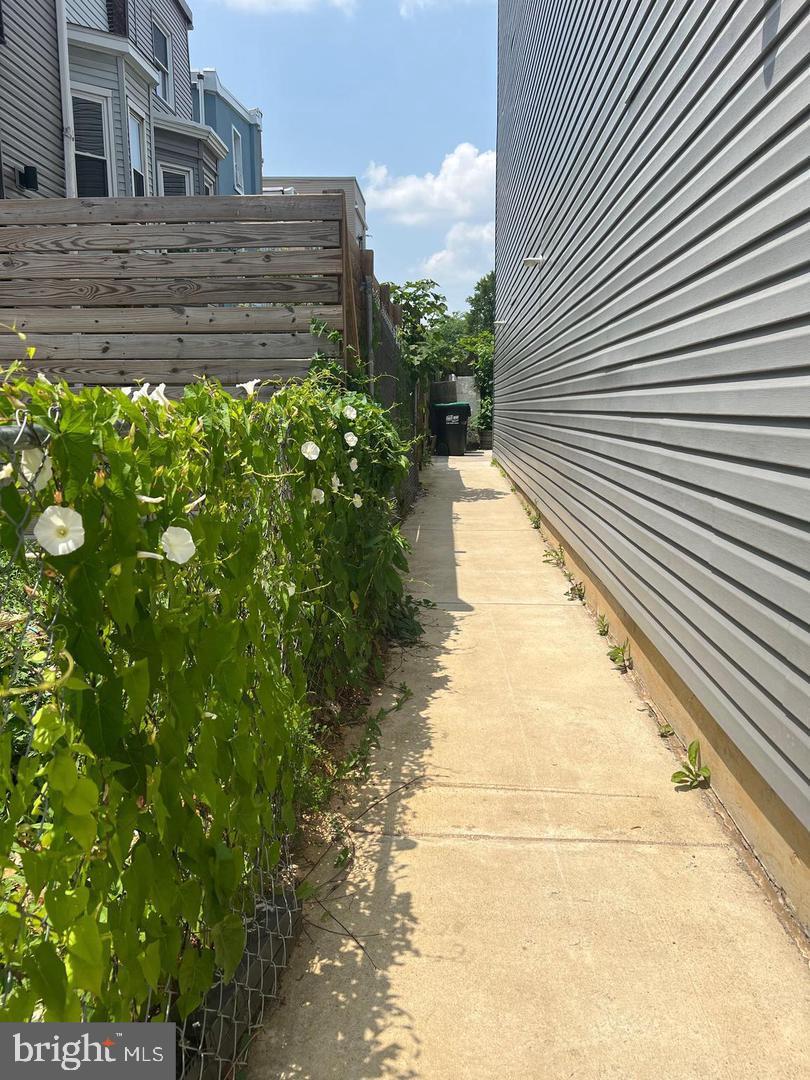 1302 N 22nd St #b Property Photo 2