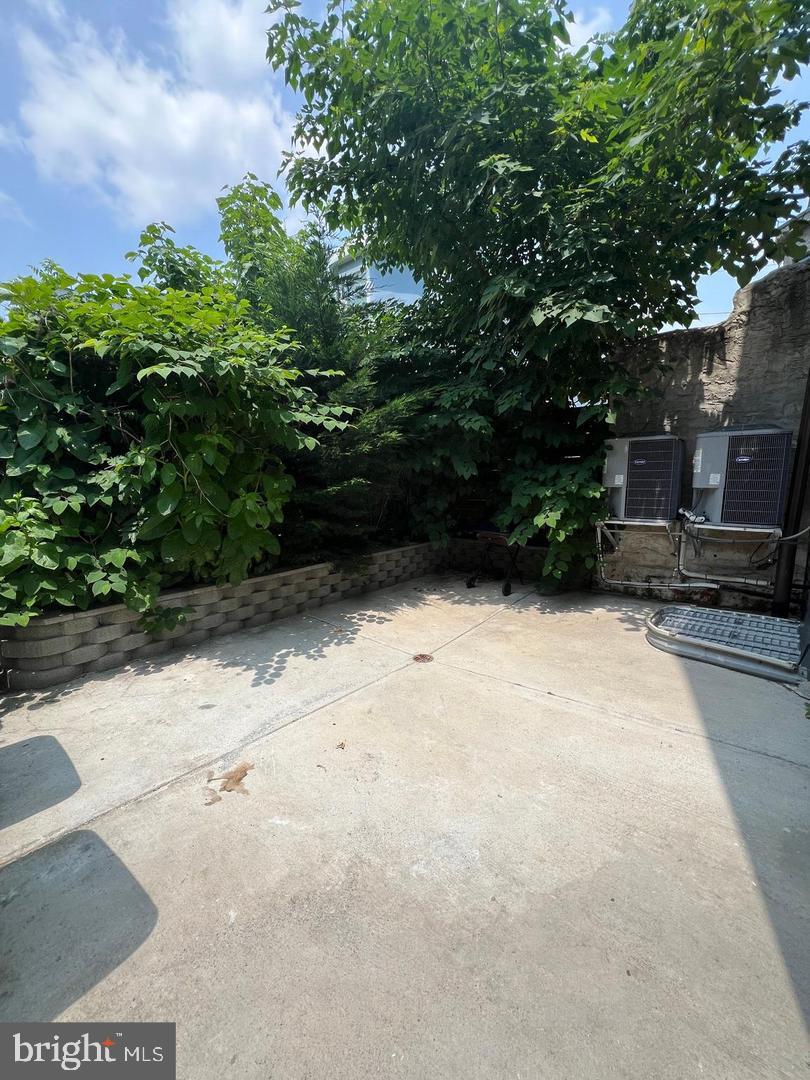 1302 N 22nd St #b Property Photo 3