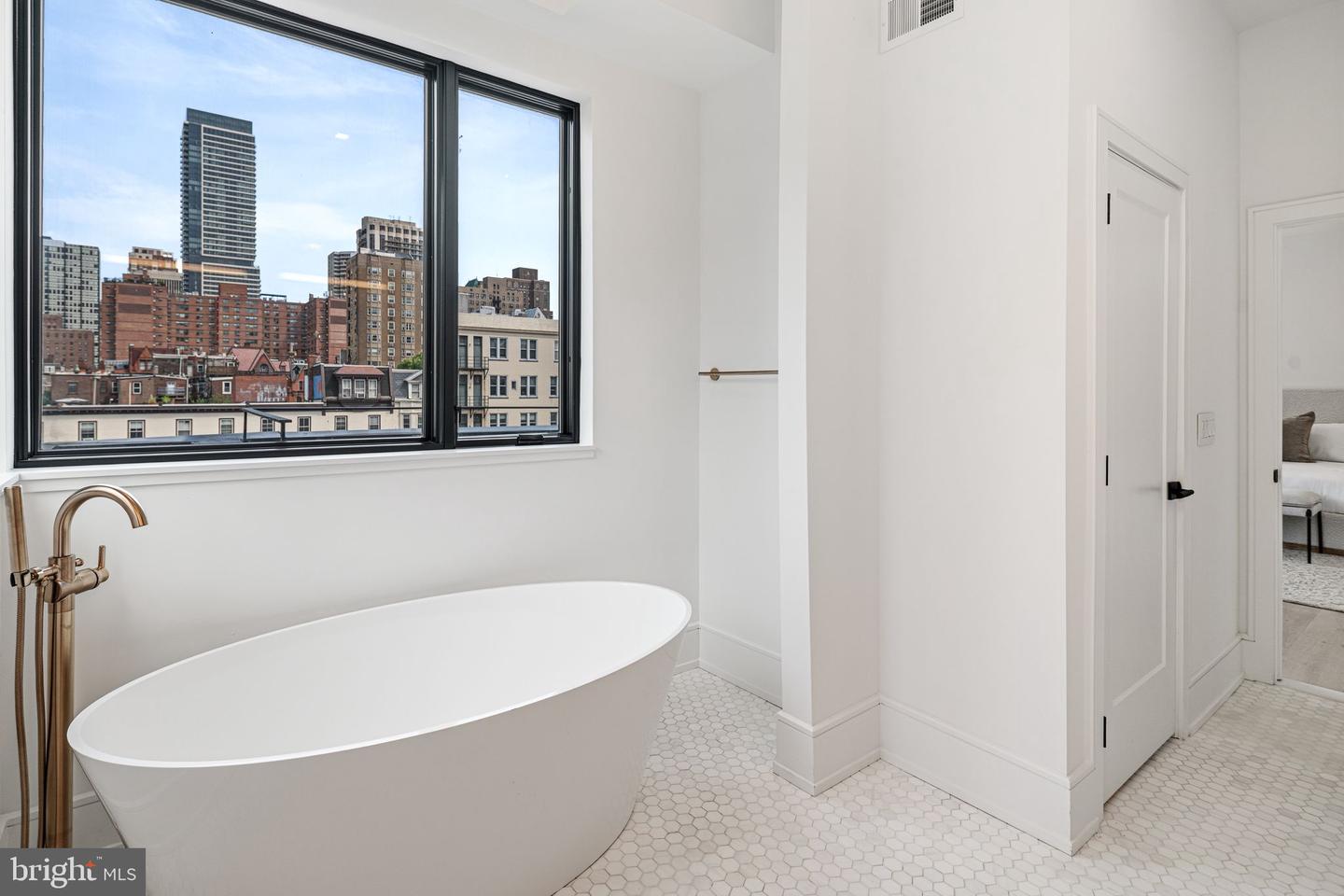 2316 Sansom St Property Photo 38