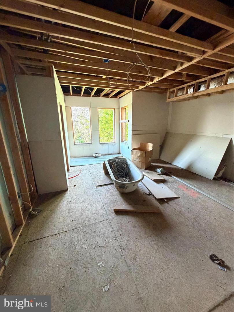 3023 W Diamond St Property Photo 9