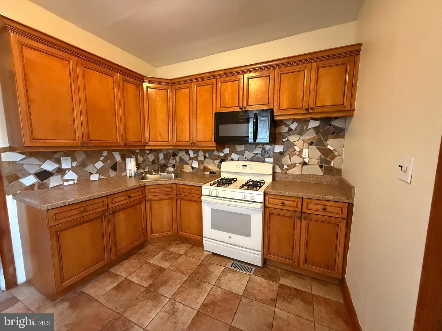 4216 Wyalusing Ave Property Photo 12