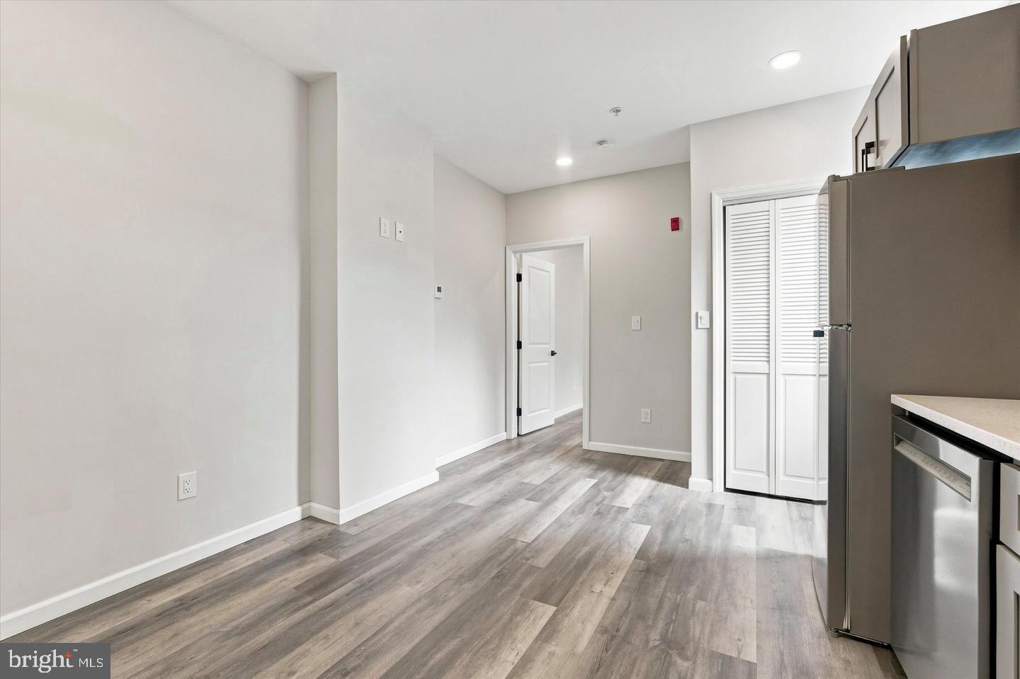 623 W Oxford St #2r Property Photo 4