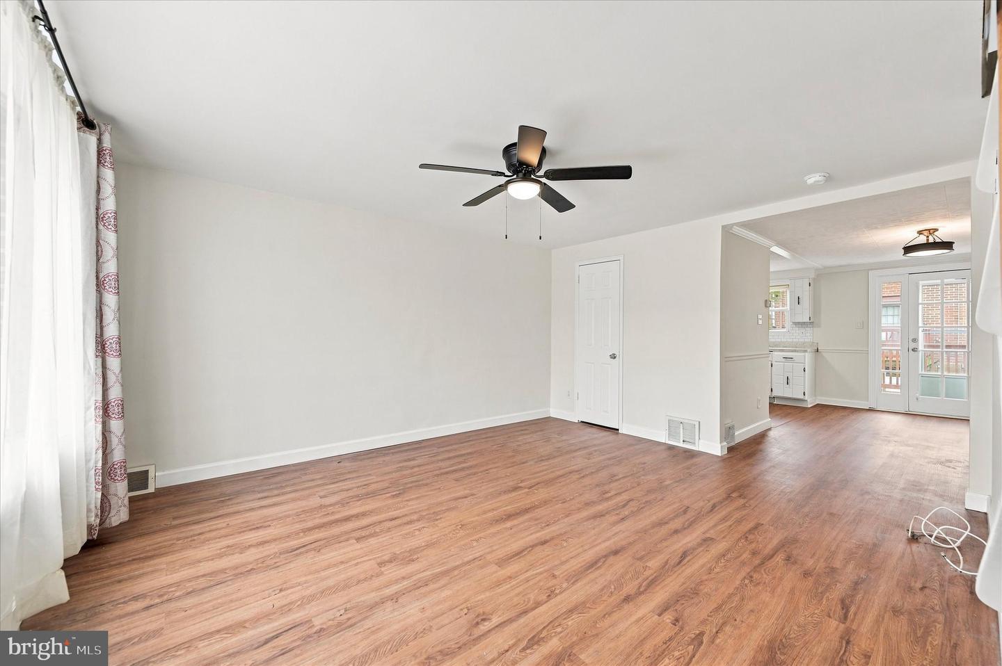 4452 Garden St Property Photo 4