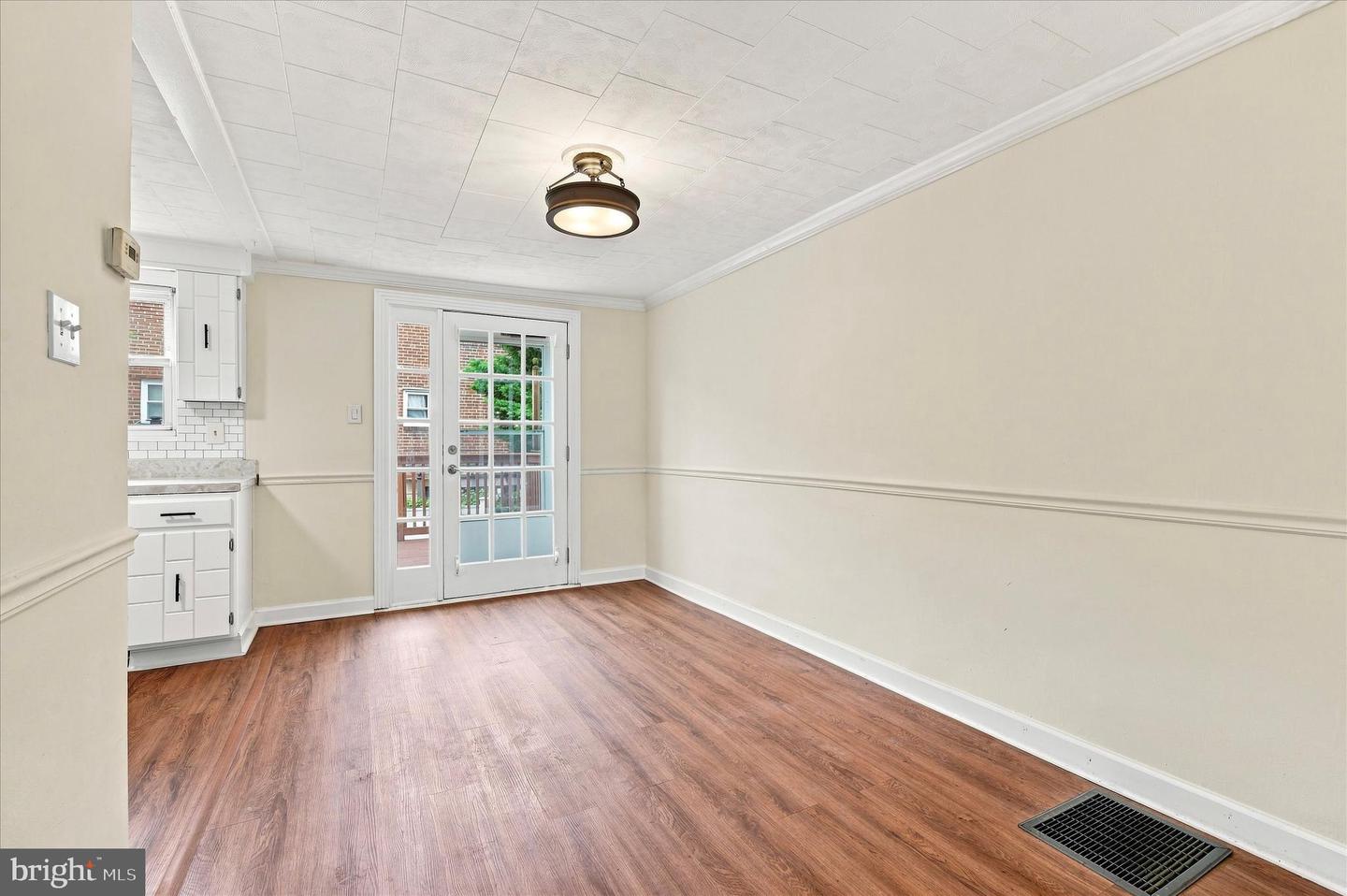 4452 Garden St Property Photo 5