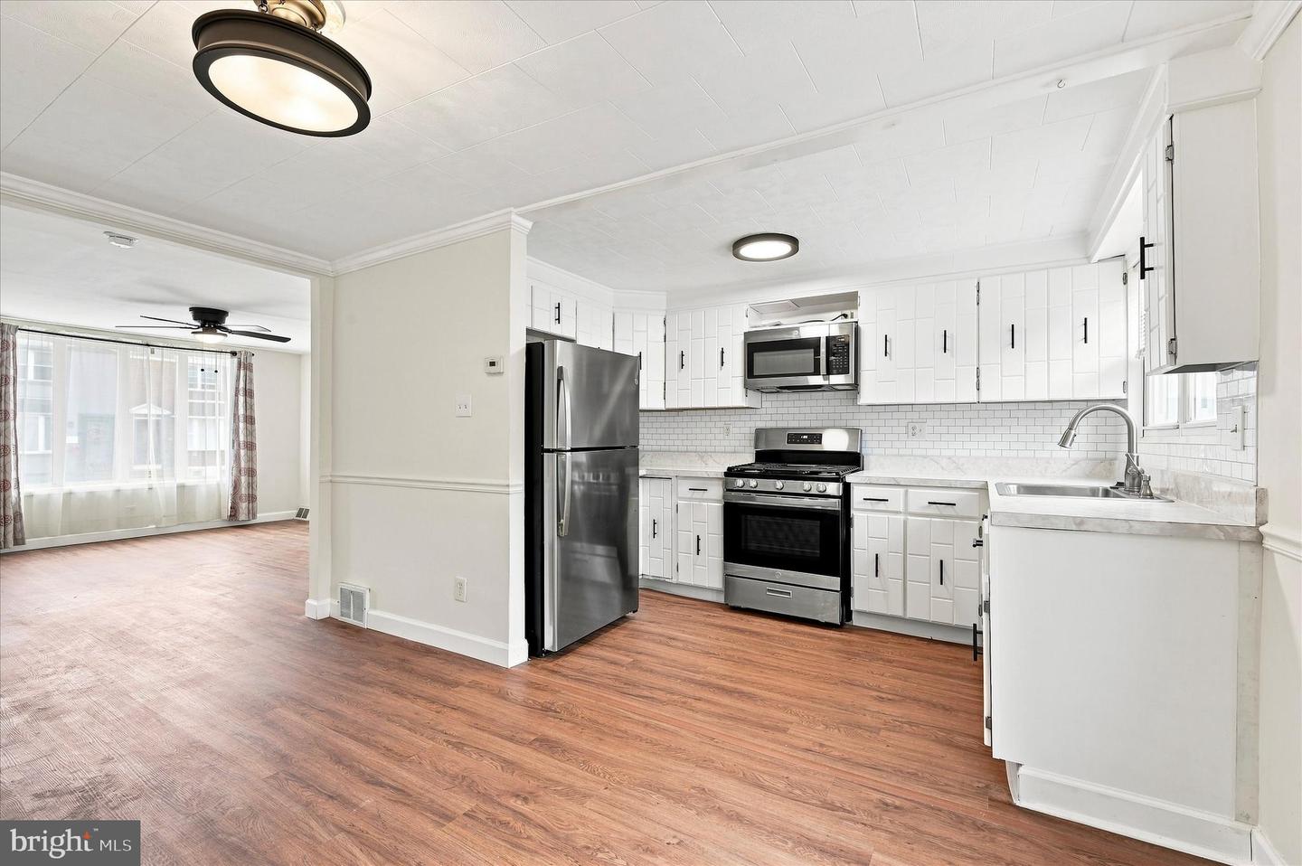 4452 Garden St Property Photo 6