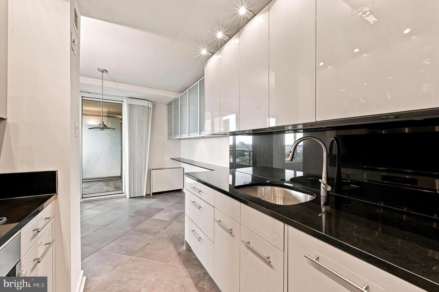 224-30 W Rittenhouse Sq #1410 Property Photo 8