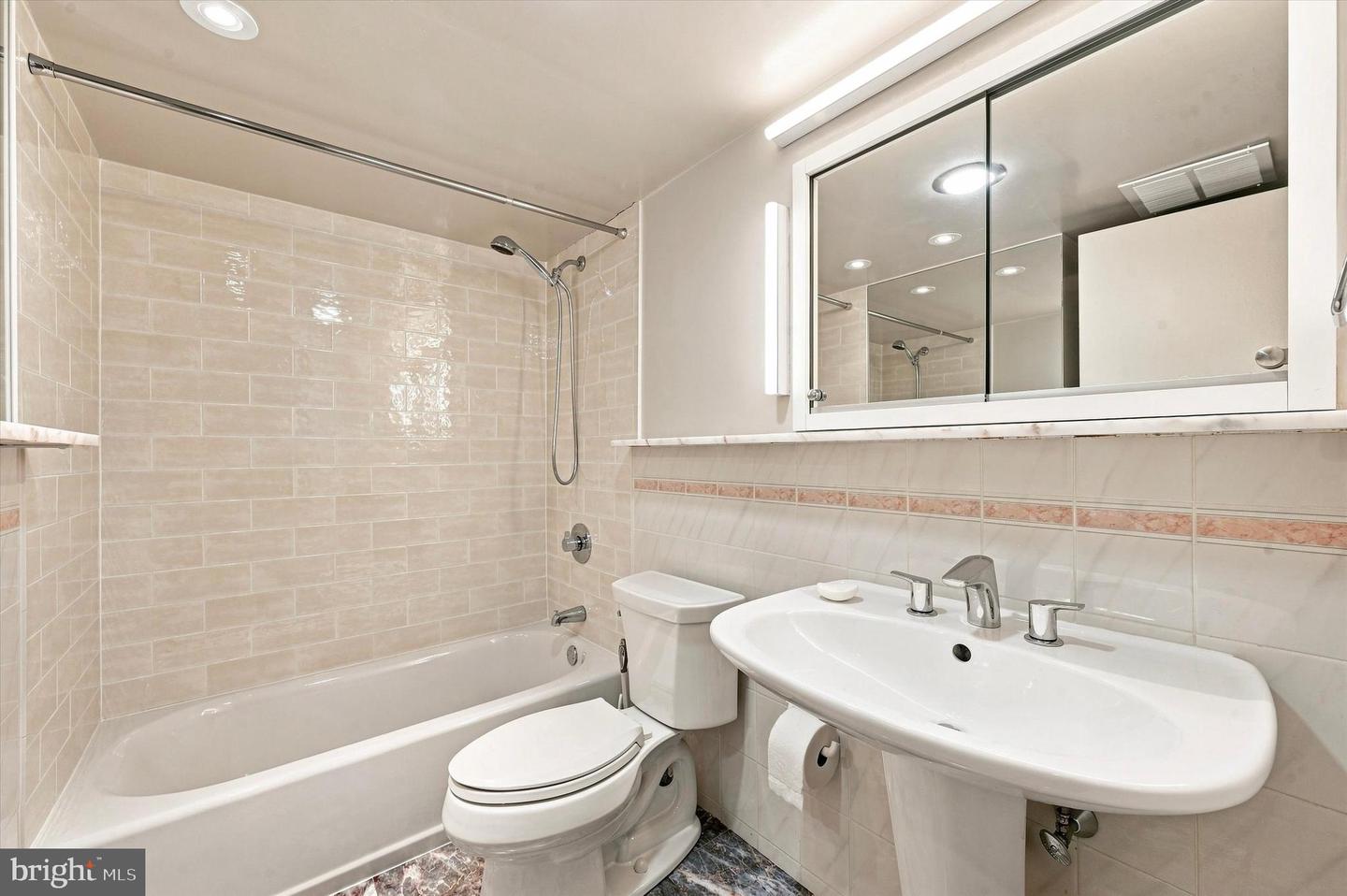 224-30 W Rittenhouse Sq #1410 Property Photo 25