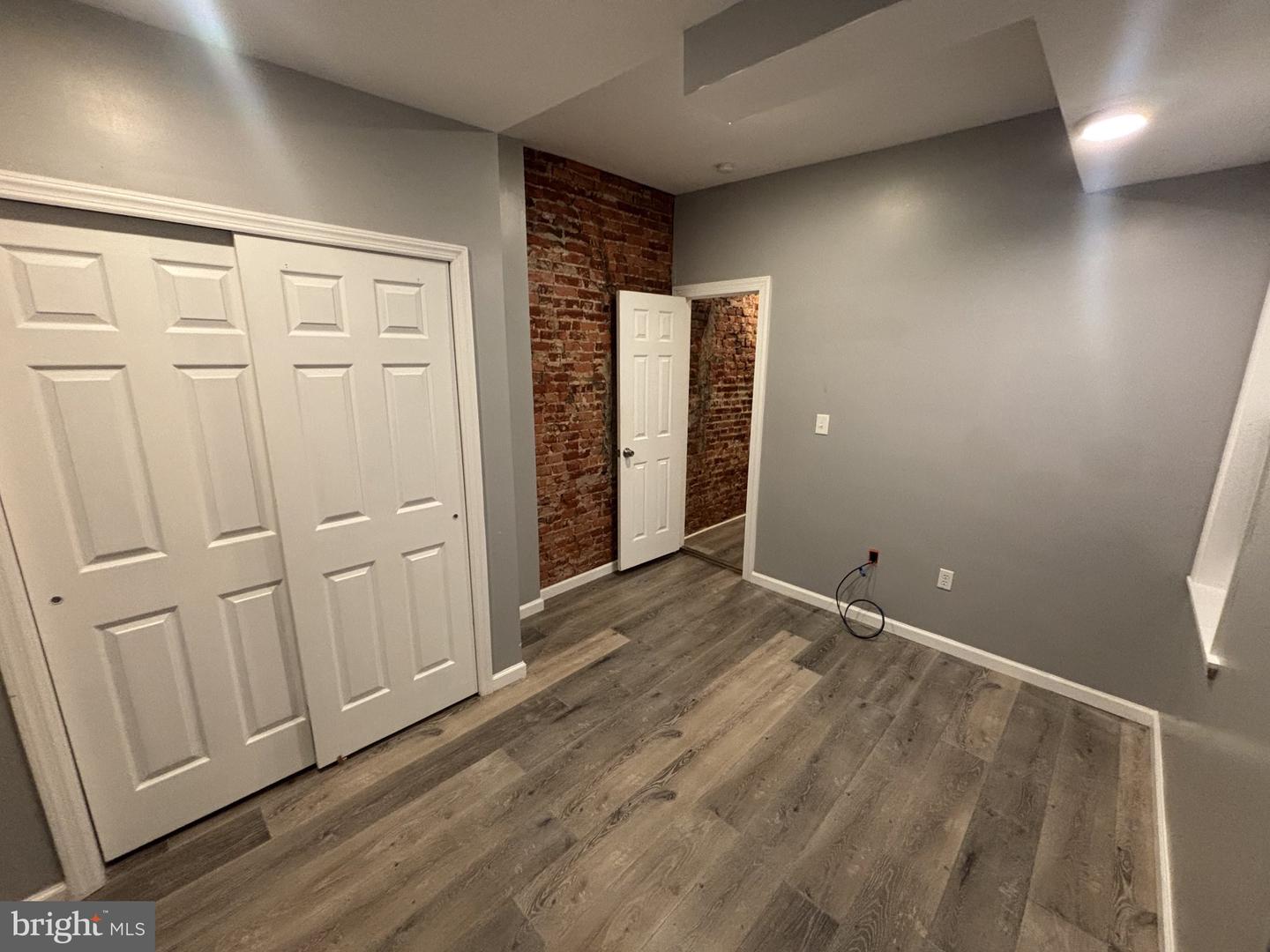 1717 Fontain St Property Photo 8