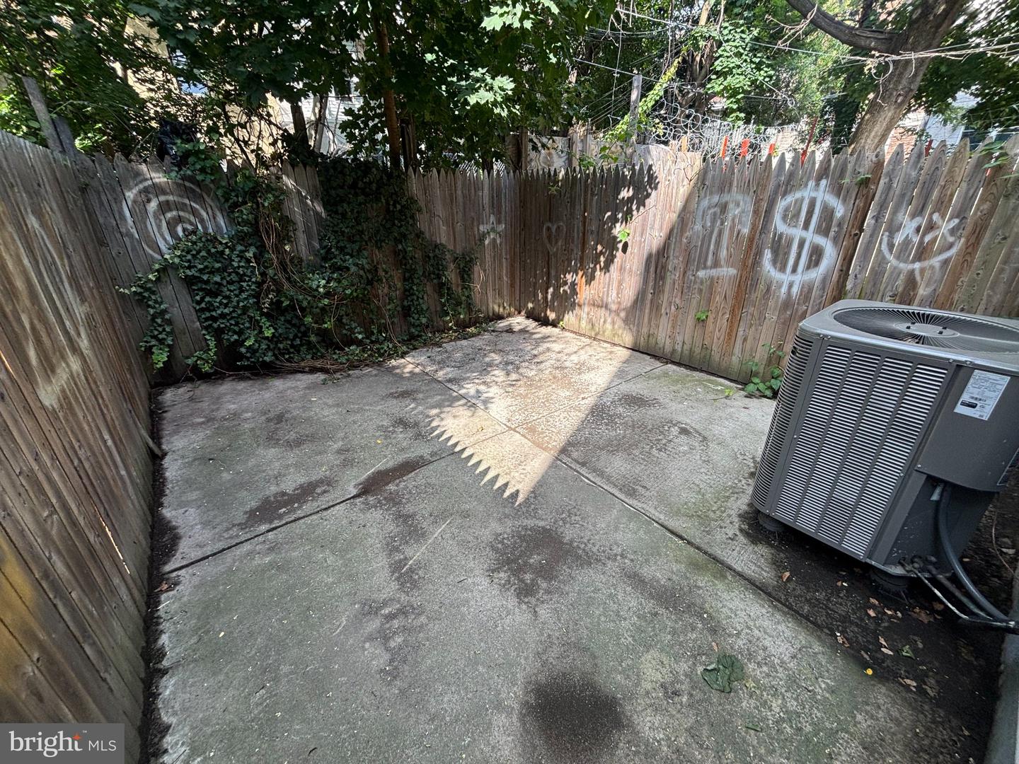1717 Fontain St Property Photo 21