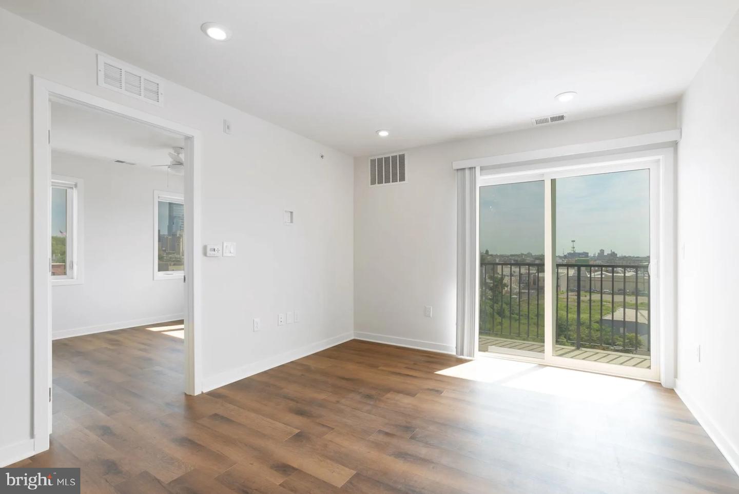 2501 Washington Ave #512 Property Photo 4