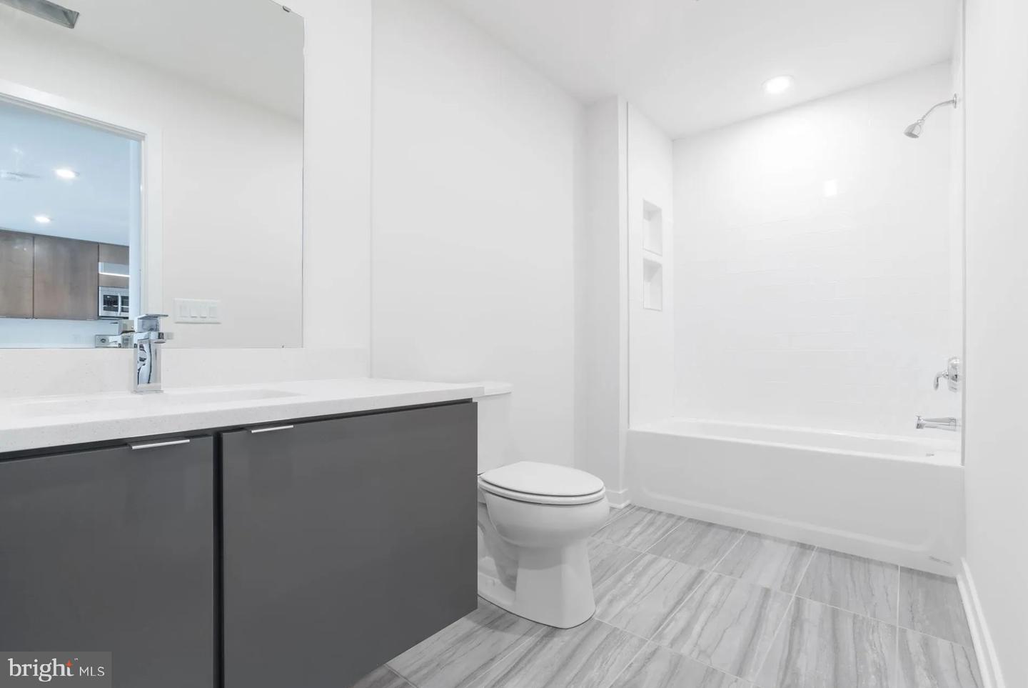 2501 Washington Ave #512 Property Photo 10