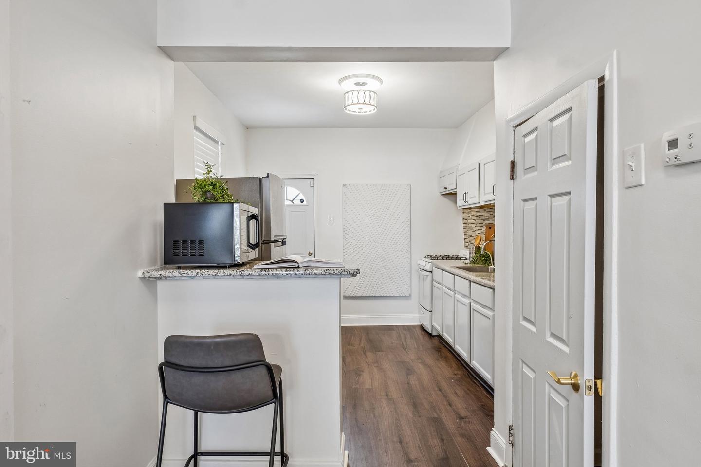 541 Sigel St Property Photo 8