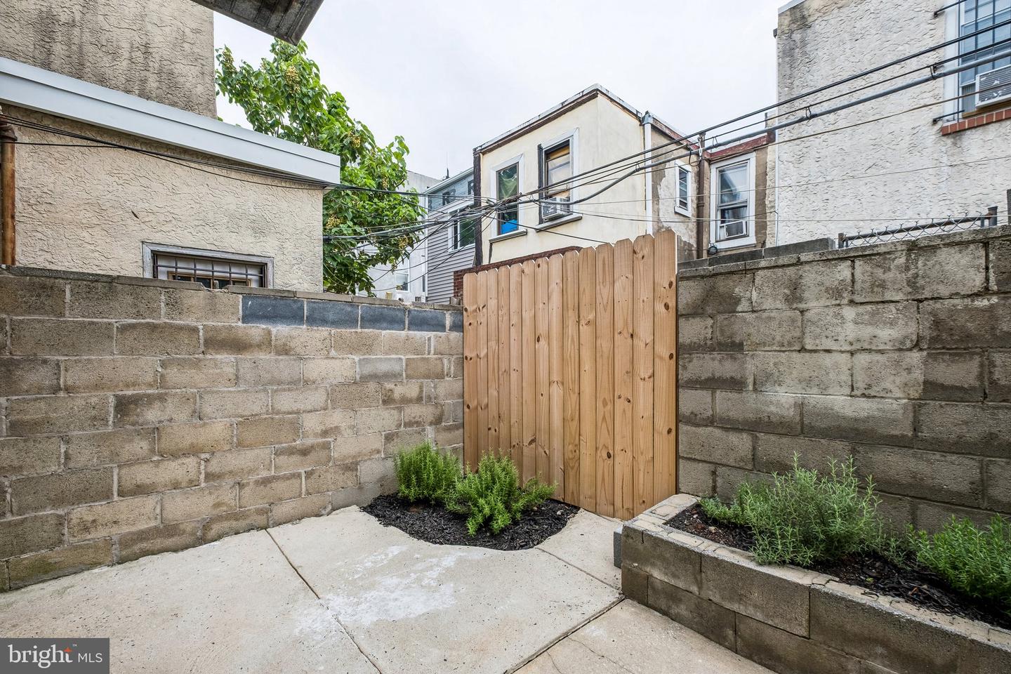 541 Sigel St Property Photo 12
