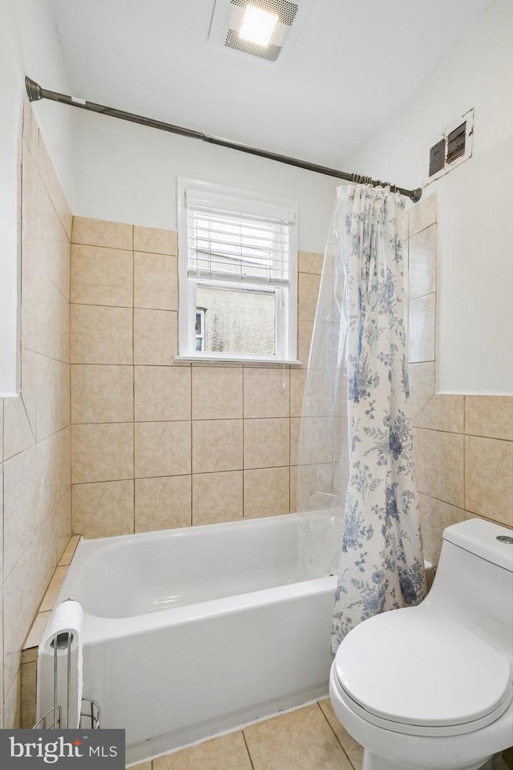 541 Sigel St Property Photo 17