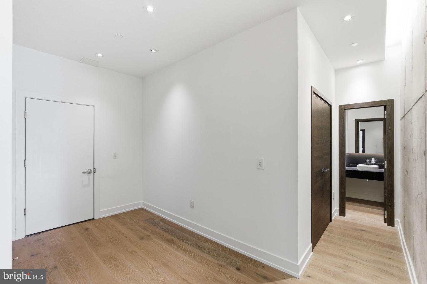 2108-10 Walnut St #401 Property Photo 13