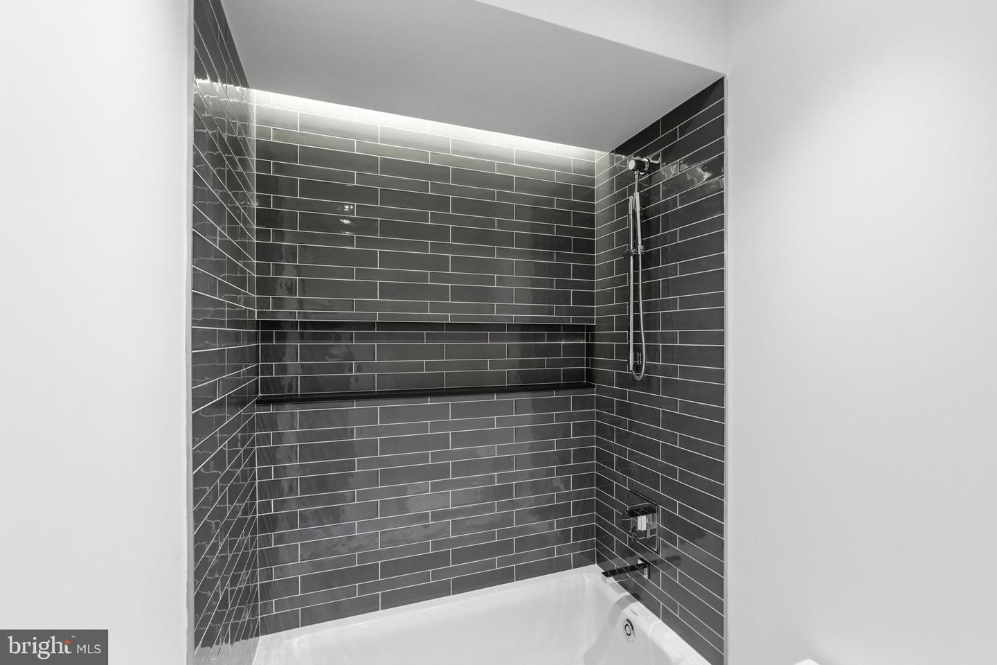 2108-10 Walnut St #401 Property Photo 24