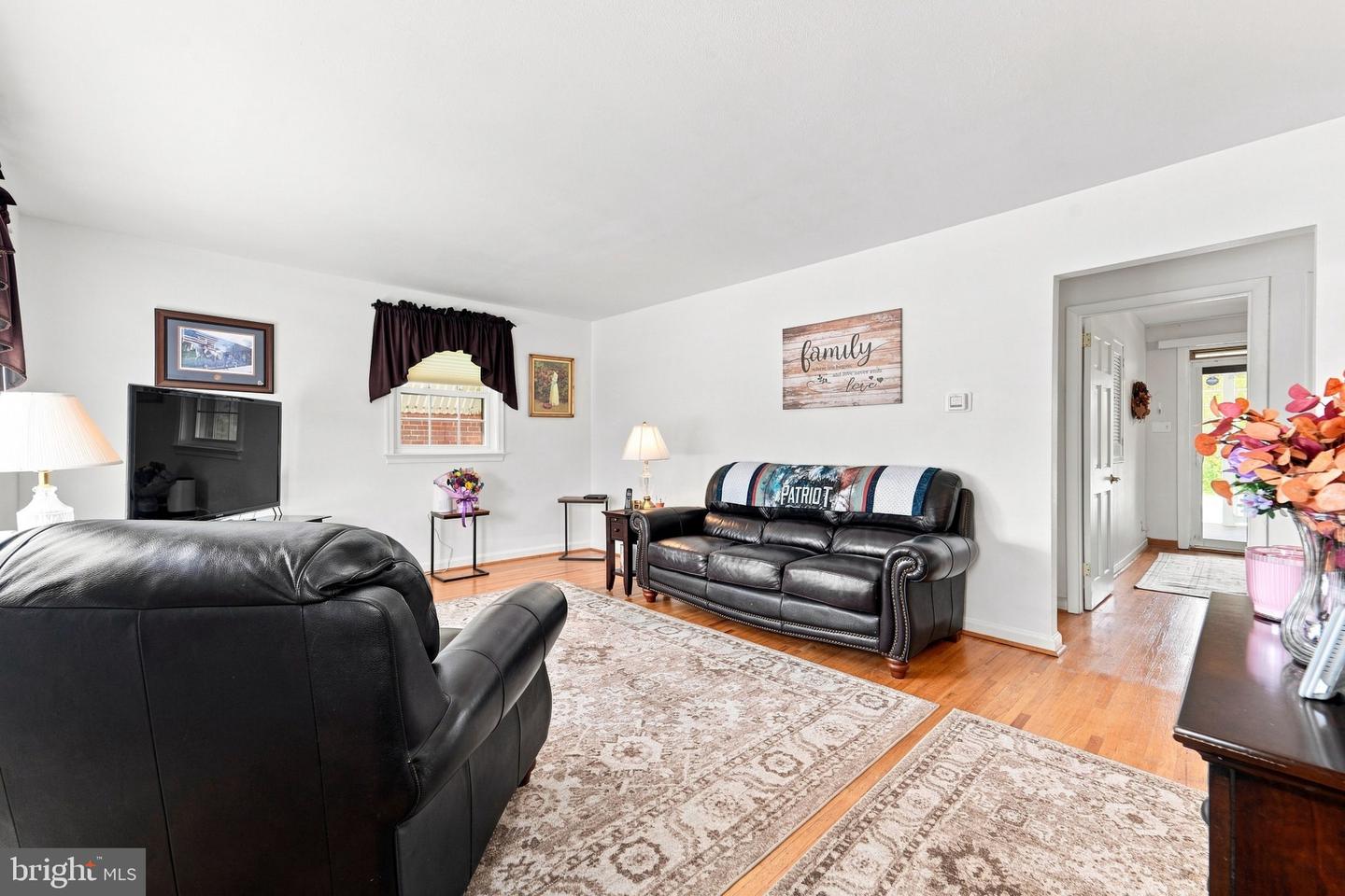 7708 Brous Ave Property Photo 8